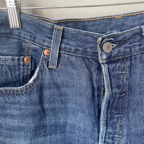 Levi’s 501 Womens Distressed Denim Jeans Size 29W 26L Button Down Fly Straight - Picture 3 of 14